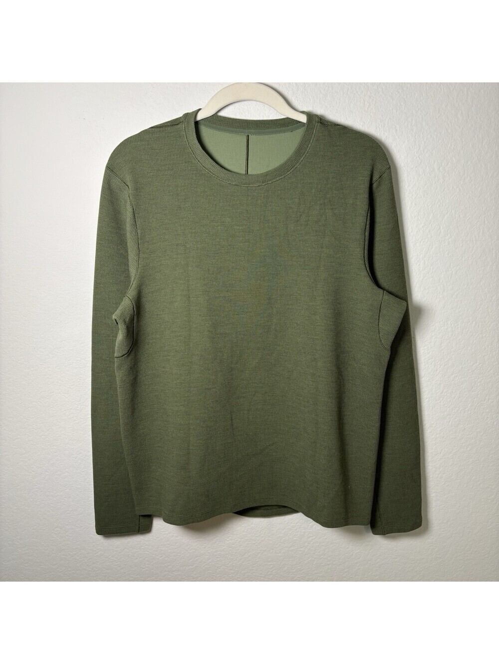 Lululemon Men’s Waffle Knit Long Sleeve Henley Size M Olive Green Basics EUC